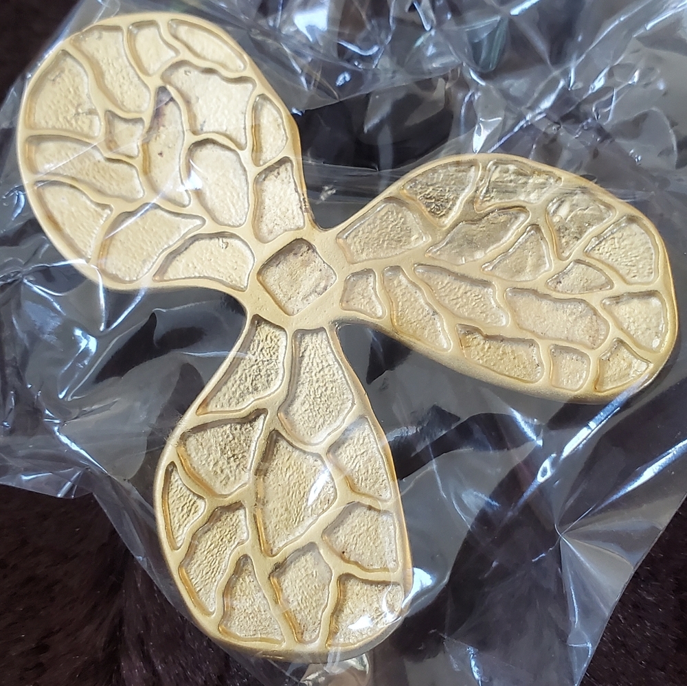 Nwot Gold Statement Ring, Adjustable Size - image 6